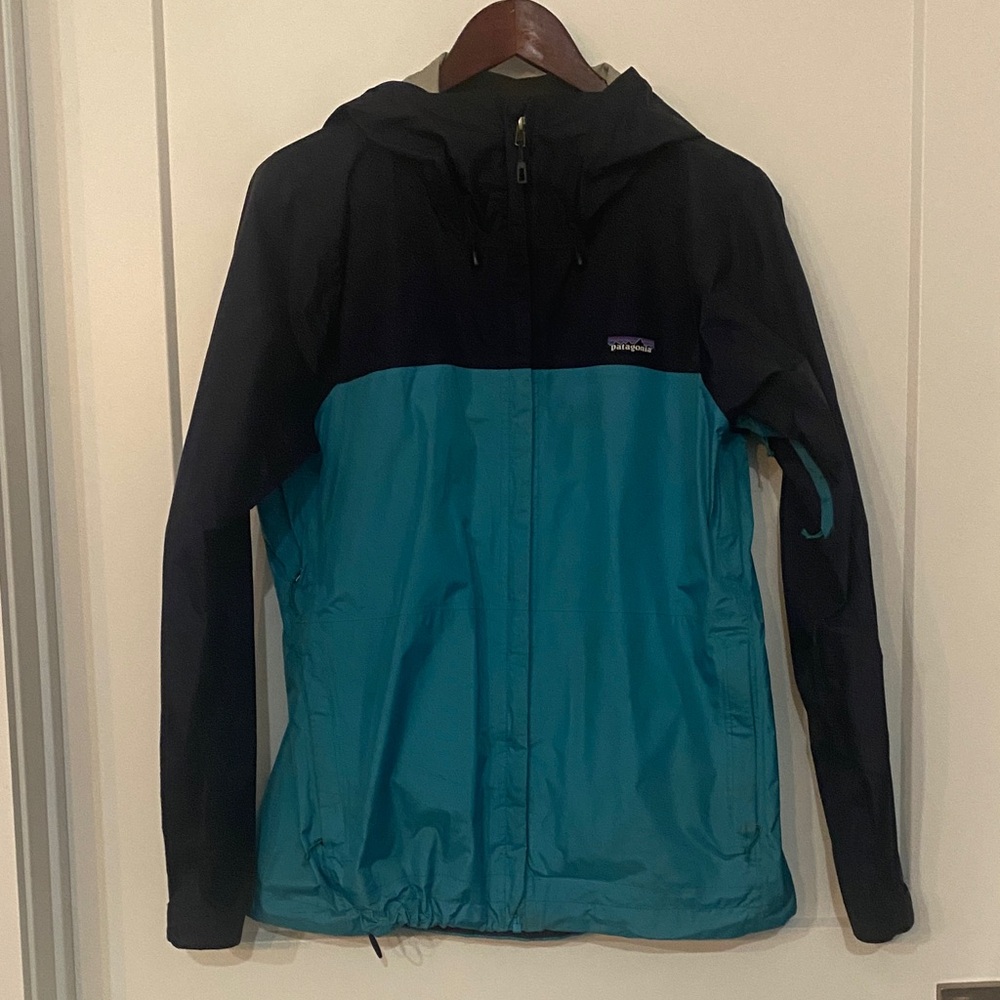 Patagonia Black and Teal Ski/Snow Jacket